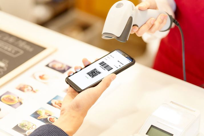 QRR[hςł́Ag̃X}zŃo[R[h񎦂邩iʐ^jAWɂQRR[hǂݎ邩iʐ^jAꂩ̕@Ōς܂