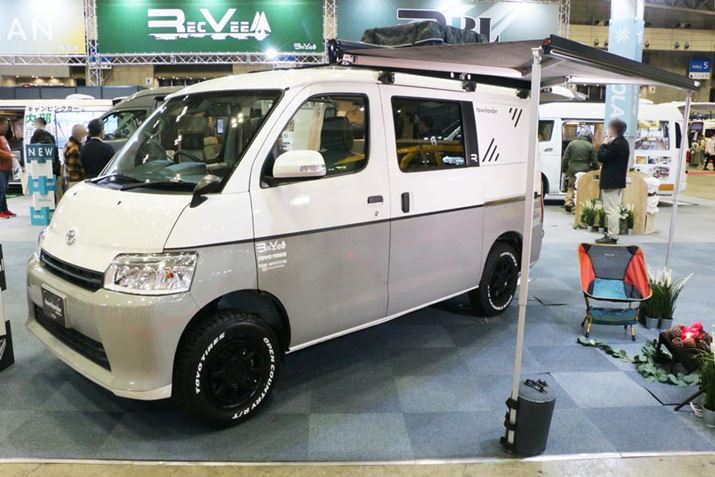 Ԓ5lŁAAQ2lBi͕Wf4,374,700~ŁA{fBJ[TChI[jOȂǃIvVǉoWԗ5,945,500~Bc[gJ[ɎdグA^CzC[ύX邾ŏpԂۂȂ菜