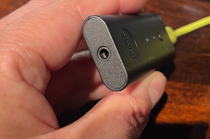 gX~b^[3.5mmXeI~j̃AiO͂Ă܂BAIɂ͂͂USB͂ɎgقLłB܂AAiO͂gꍇAUSB̋dKvɂȂ܂