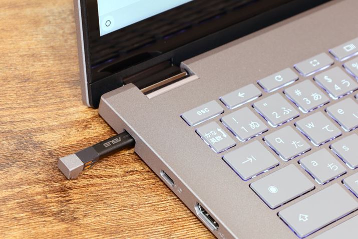 15b̏[dōő45guASUS USI PenvtB4096iK̕MmɑΉĂA炩ȏSnBX^CXyׂ͍߂ň₷͂ȂAxȂȂB{̂Ɋi[ł̂֗