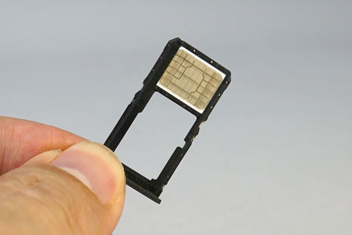 SIMJ[hXbgnanoSIMJ[h2płBȂAmicroSDJ[hnanoSIMJ[hƋp