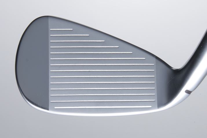 {fBAtF[XƂɃXeXB4`8#9`SWŁAقȂXeXfނgĂ܂