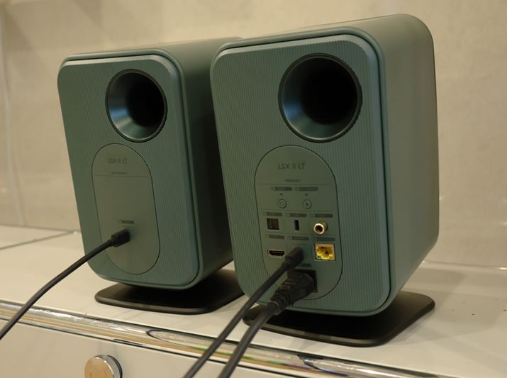 uLSX II LTv̎gp͓dAXs[J[ԐڑpUSBP[uK{BɕKvɉHDMIP[uȂǂȂ`