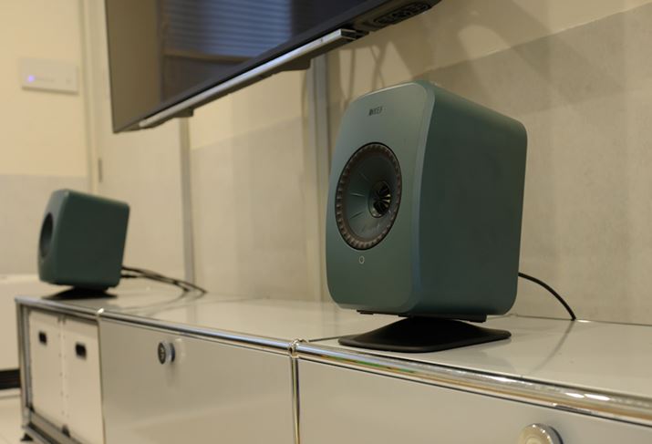 ͕ʔŗpӂp̃fXNgbvpX^huP1 Desk Padv𑕒BuLSX II LTvƃerHDMIP[ułȂAftRecĐĂ݂Bgݍ킹er͓Łu58Z20Xv