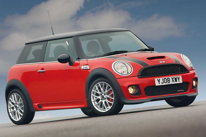 uMINI JCWv̓CAbv̂Ȃŕʊi̐\^ꂽX|[cfBOςɂꂪ