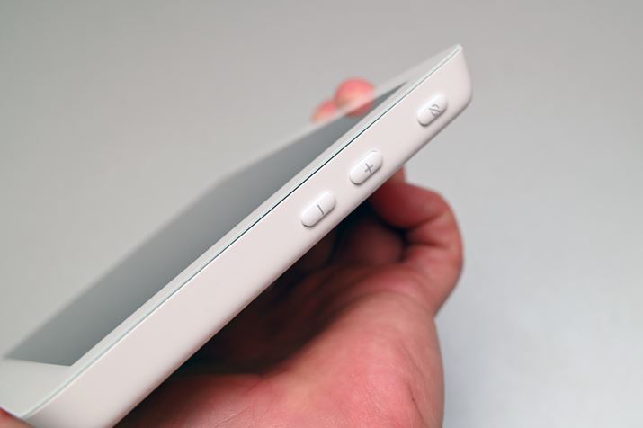 {݂͖̂̌15mmŁA^ubg[̂悤ȌڂBȂ݂ɁAقAmazonfoCXlAvCoV[ɔză}CNr[g{^ȂǂpӂĂ