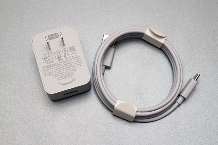 USBP[uUSBA_v^[ǂCeAƂȂ݂₷zCgJ[̗p