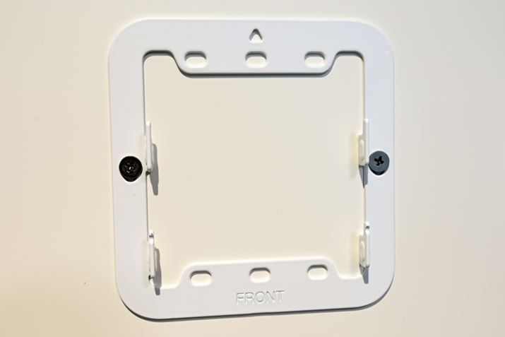 ǂɎtǊ|BuEcho Show 15v̕Ǌ|ɎĂ邪AuEcho Hubv̂قЂƉقǏA݊͂Ȃ