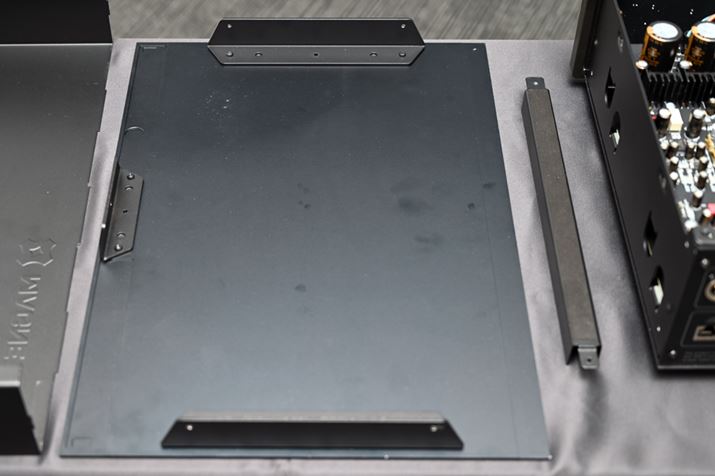 {fBłȂA{fB𕢂VʃJo[ȂǂȂŏdʂ