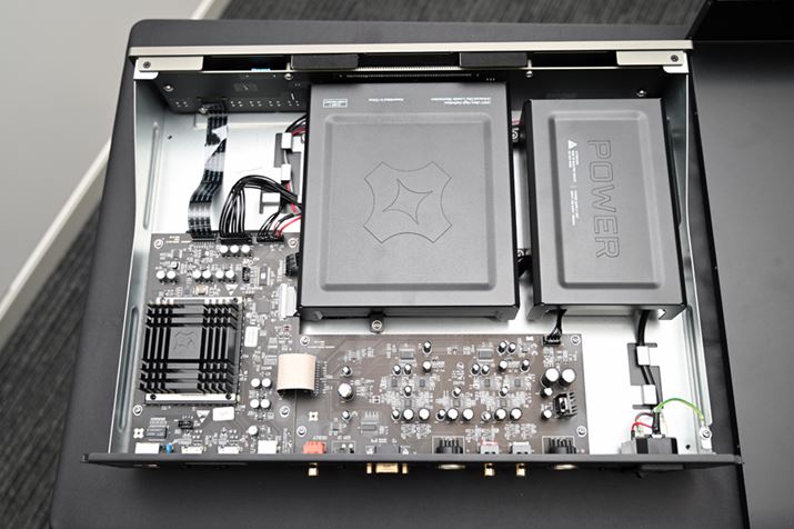 uUDP800v̓Bʂ͈قȂ邪AZNVƂɕAꂼꂪȂ悤ɂ݌v͂ɂĂ