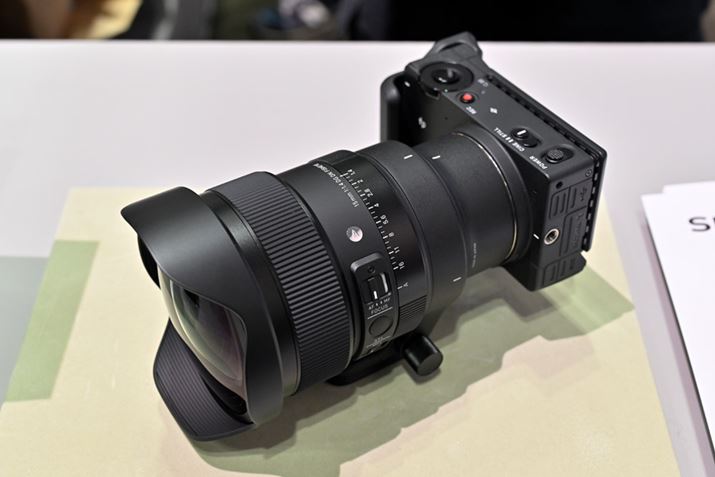 VO}u15mm F1.4 DG DN DIAGONAL FISHEYEv