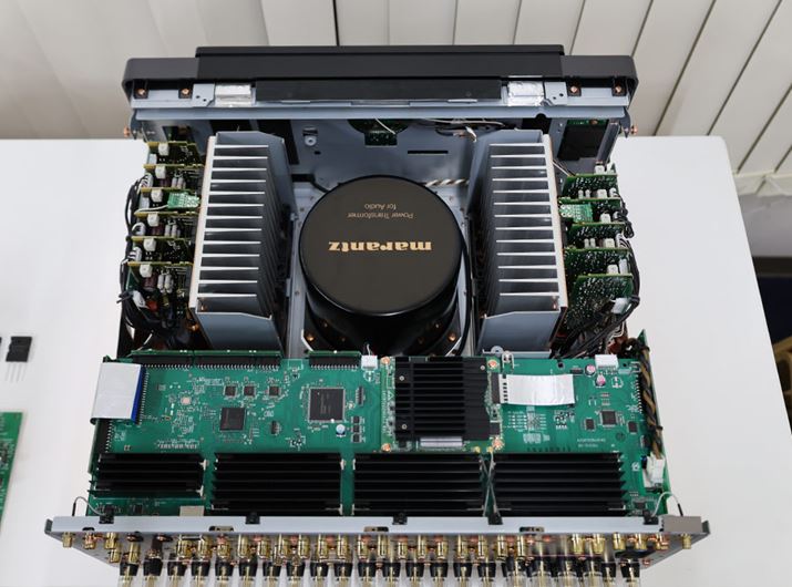 uCINEMA 30v̓VJƂBẼp[AvĒuꂽhƌ`́Aǧ^h̒_炵ےIȎdl