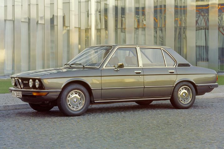 O֓˂o悤ȃtgtFCX̃fUCuV[Nm[Yv́Au5V[Yvł͏`3ڂ܂ō̗pĂB摜͏ヂf