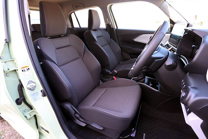 nCubhԂ̃V[g\͗̓IȎOp`̃WO[ubÑt@ubNƂȂA唼̃fɃA[XgBwbhXg̍ƌ݂]^10mm