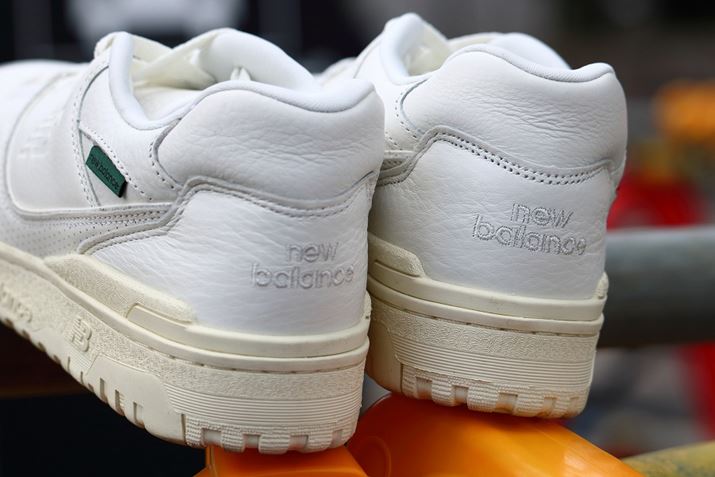 |Xg}V[YRƂuubNvƁAN[Ȉۂ^uzCgvCAbvBuubNṽq[hJ́uuEvlɃO[łAuzCgv̂݃Abp[ƓF̃zCg̗pĂ܂