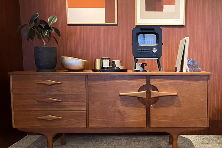 r͒E\ŁA{̂ɎtΑɖ10cm̃Xy[XłAꂽLb`Xy[XLp邱Ƃł̂|Cg