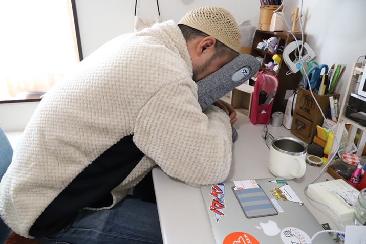 ܂߂ď㔼g̏dׂ݂Ė󂯎~߂ĂāANBŃbƏ邱Ƃ܂