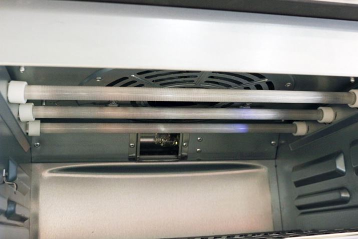 ɓwʂł͂ȂAVʂɃt@𓋍ڂĂ̂B^ォM𑗂o܂