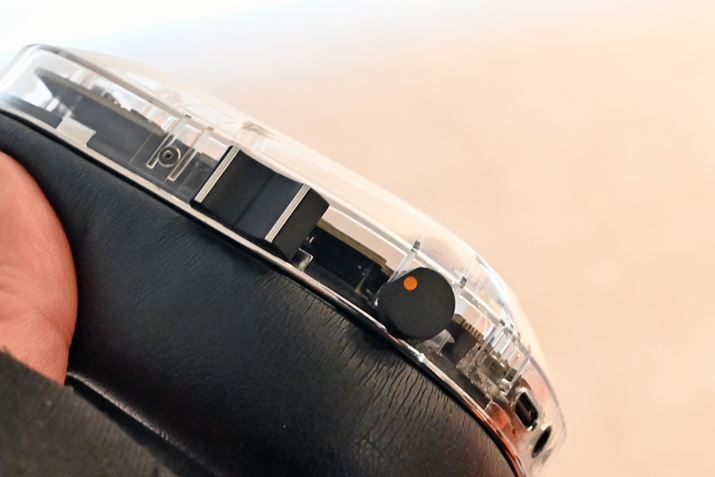 uMONDO Over-Earṽ{^BXCh{^̏㉺ŉʂA_C{^ŋȑ/Ȗ߂𑀍ł