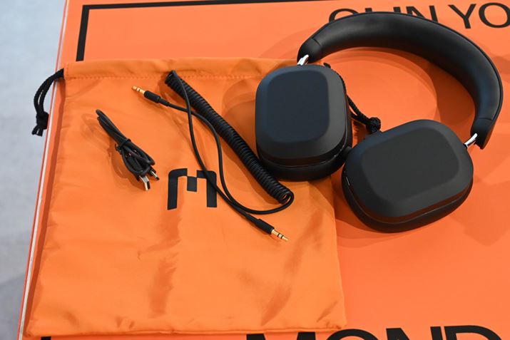 uMONDO Over-Earv͕t̃J[R[hP[uɂLڑɂΉ