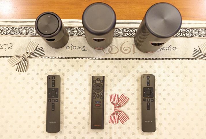 RobNCg_@\uNebula Capsule 3vijLBAndroid 7.1ڂ́uNebula Capsule ProvijAndroid TV 11.0ڂ́uNebula Capsule 3 LaserviEj̃R͂悭Ă