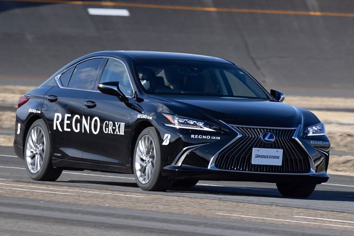 uES300hv̓{fBႢƂāAHʂ̃VbNhCo[ɓ`₷ƂzłBʐ^́uGR-XIIv