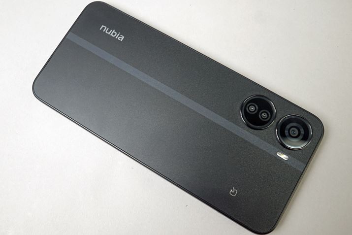 }bgꂽwʁBɃO[̃vg{Ă