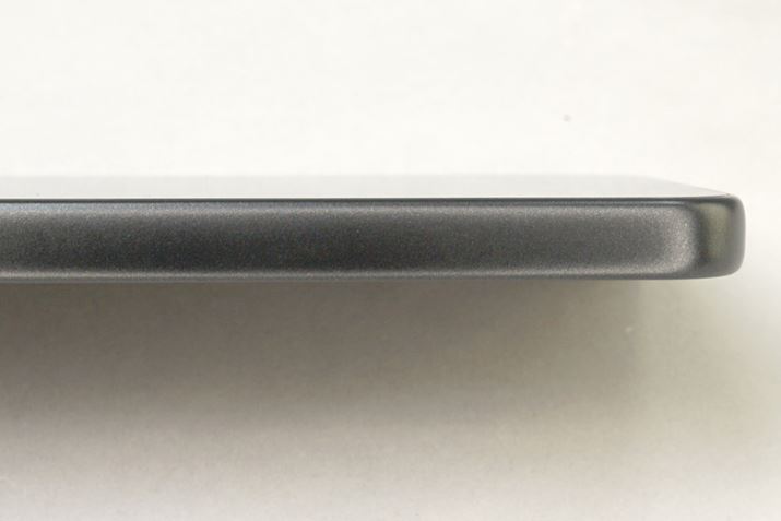 {fB猩ƂB݂͂邪AfBXvCƃ{fB̂Ȃڂɂ͈̊AGg[@ɂ肪ȌÏLɂ