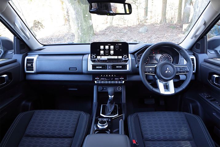 X΂̋ło݂₷悤AɎdĂꂽfUCBXCb`ނ̓VvŁA܂𒅂ĂĂ삵₷݂