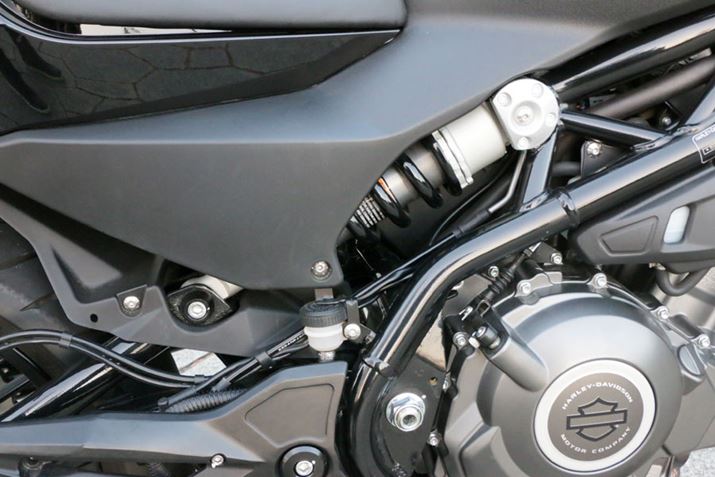 gX^Cṽt[ɉ悤Ƀ}EgꂽAVbNBԑ̂̉EɘIozuj[N