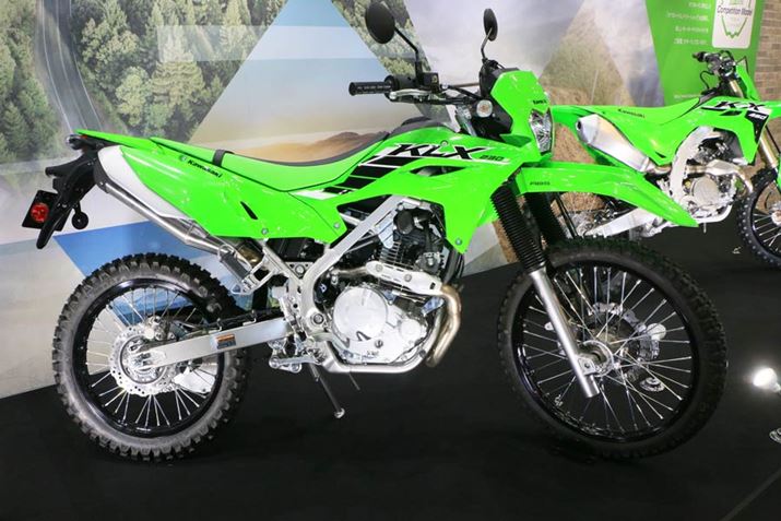 {ł̔܂ĂuKLX230vB{ł͎Ԏ킪ĂĂIt[hԂ͊̕}