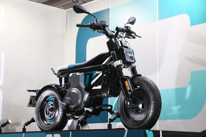 RZvgf̂܂܎ŝꂽ̂悤ȃbNX́uCE 02vB[J[]i1,250,000~iōjŁA426\