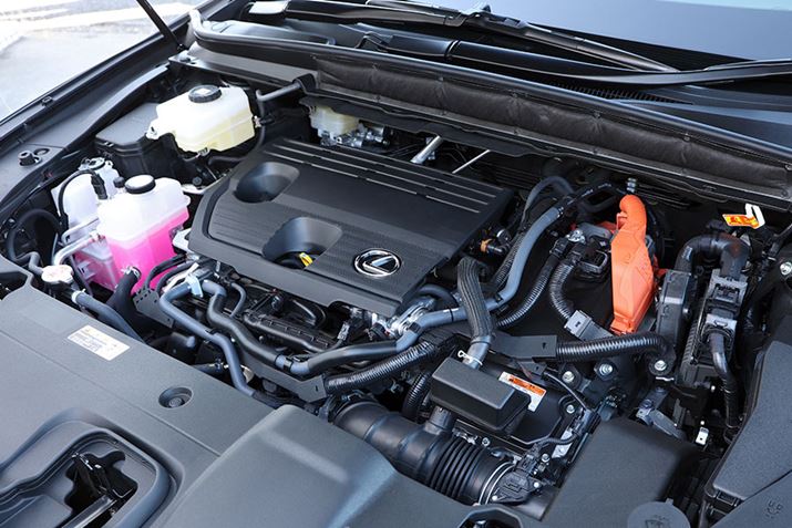 ōo190psAőgN243Nm̍2.5b^[4GWƃtg182psA270NmAA54psA121NmiAWDf̂݁j̃[^[gݍ킹V[YpnCubhVXe𓋍ځBWLTC[hR2WD20.2km/LAAWD18.7km/L