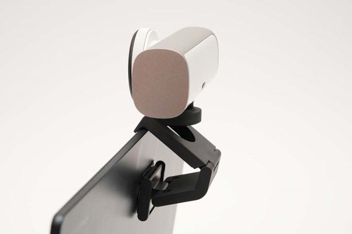 }CNTNVpbh𗘗pƁAm[gPC̓VʂfBXvC̔wʂɂƌŒł܂