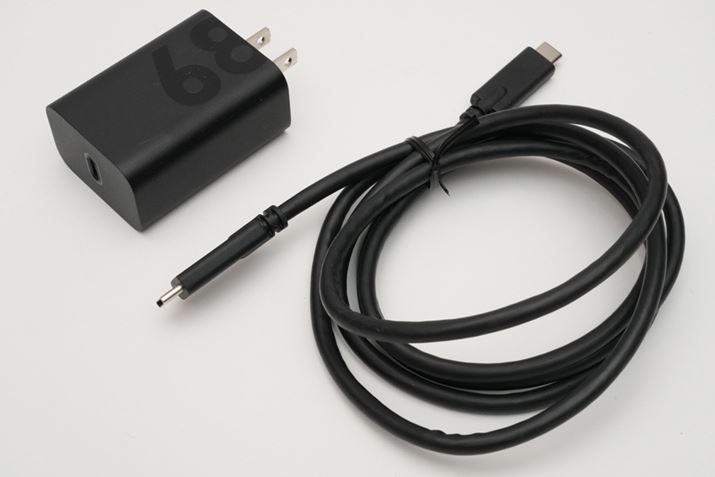 ACA_v^[̗eʂ68WAtUSB Type-CP[u͎̒150cm