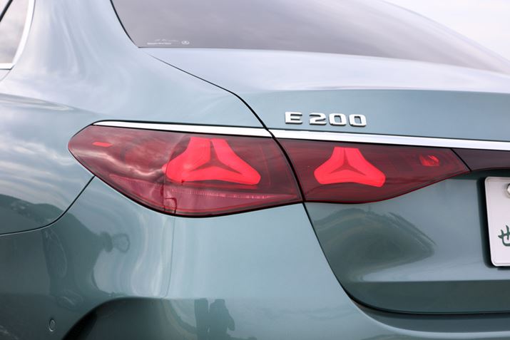 LEDe[vɁAuX[|CebhX^[v`[tƂfUC̗pĂ̂AV^uENXv̓̂ЂƂ