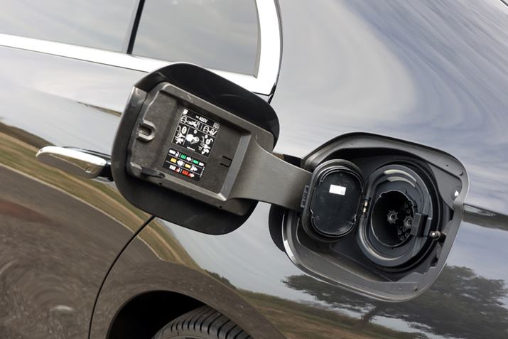 }[diCHAdeMOj͍AtF_[t߂ɔĂ