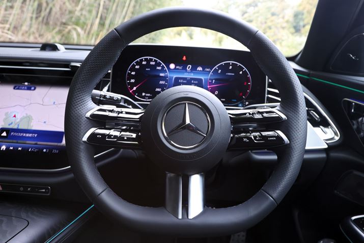 V^uENXv́An̑XN[Ɏ߂ĂAXCb`̓XeAOɏW񂳂Ă̂AXCb`̂ő삵Â炭