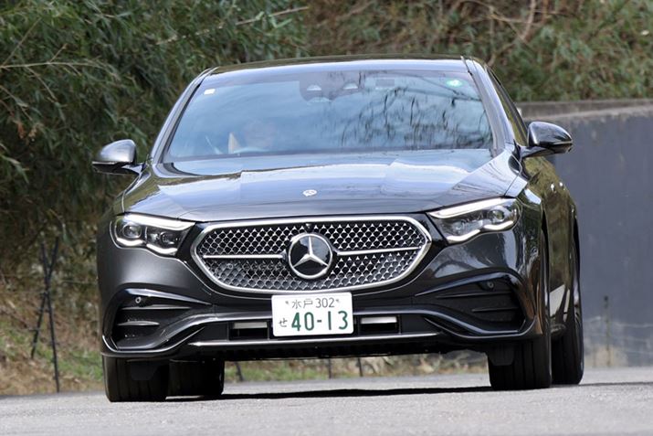 3́uENXv̒ŁAɂuENXv炵gȃ~bhTCYZ_𖡂킹Ăꂽ̂uE350evBԏdقd߁AS̓Iɂ炩ȏSnŁAׂĂN}󂯎~߂Ă悤ȈۂBEVsK\GWnƁA܂Ń^[{n߂̂悤ɊɑĂ