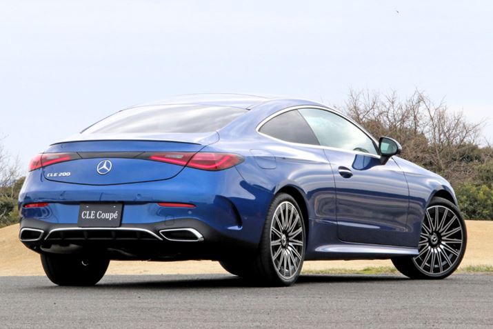 uCLE200v́AOzC[x[XɃV[gI[o[nOAO{lbgƁA`̃X^COL2hAN[yBp[gĆA2L4C^[{GWISGgݍ킳AX|[cTXyVW̗pĂ