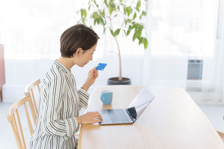 ̃NJϗT[rXŁA̐ϗz10~Ɉグ܂