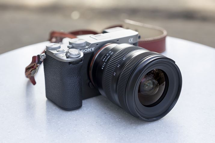 \j[̏^tTCY~[XJu7C IIvƑgݍ킹ă^u20-40mm F/2.8 Di III VXDvr[܂