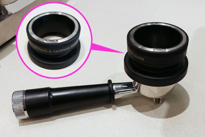 R[q[~OɁAtB^[z_[Ɂu^sOKChv𑕒BJ̃Yt悤Ȋ̑쐫ł