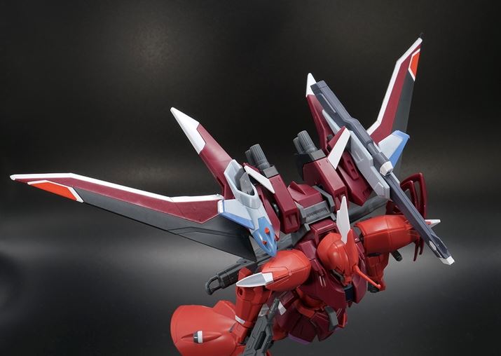 uQOOi[Xvɂ͑CpobNpbNu{AvtBẼECO͍LANĔs`Ԃ̂悤ȊpxɎĂ܂