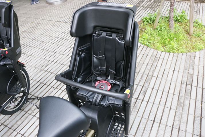 W̃`ChV[g̓Â݂Aʔ̑Op`ChV[gtΗc2l悹\ƂȂ