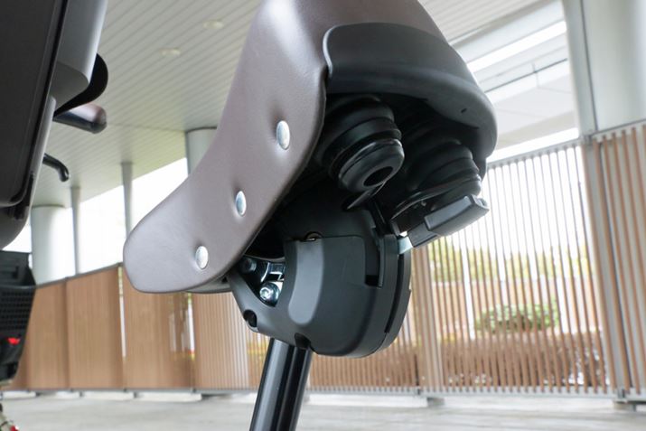 Th̋IoĂɂ̓vX`bÑJo[݂ꂽ