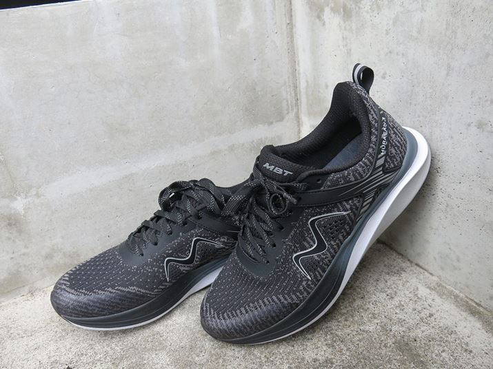 MBTuEJ 3 [XAbviHURACAN 3 LACE UPjv͍V[Y̐VBTCgi28,600~iōj