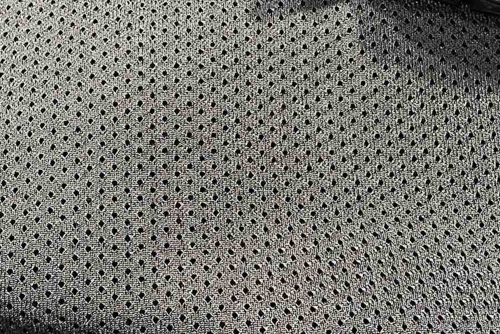 ʋCƑɂꂽ_ȃbVfނ𗠒nɎgpAKƃtBbgǋ