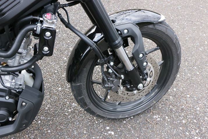 |tH[Nɑ߂̃^C𗚂͂̂tgBu[LLp[̓oCuAŜȂ^CvBtg^ĆAZ탂fuYZF-R125 ABSvƁuMT-125 ABSvTCY