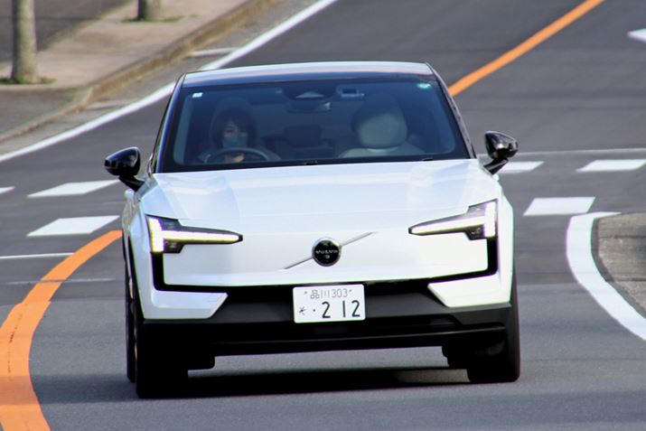 A悵uEX30v̓VO[^[̌֋쓮fBCOł́AcC[^[őOւ쓮AWDf݂邪ALfڎ_œ{ɂ͖